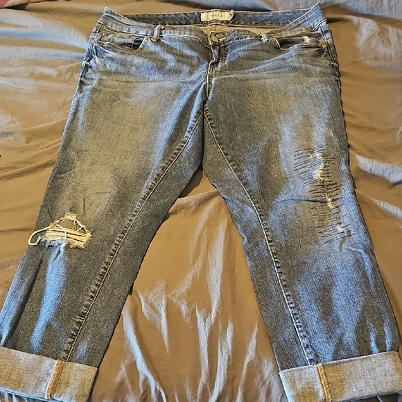 Torrid Boyfriend Jeans with Relaxed Fit and Faded Style - Picture 2 of 7